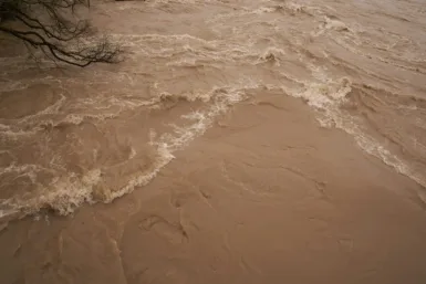 a river that has some brown water in it
